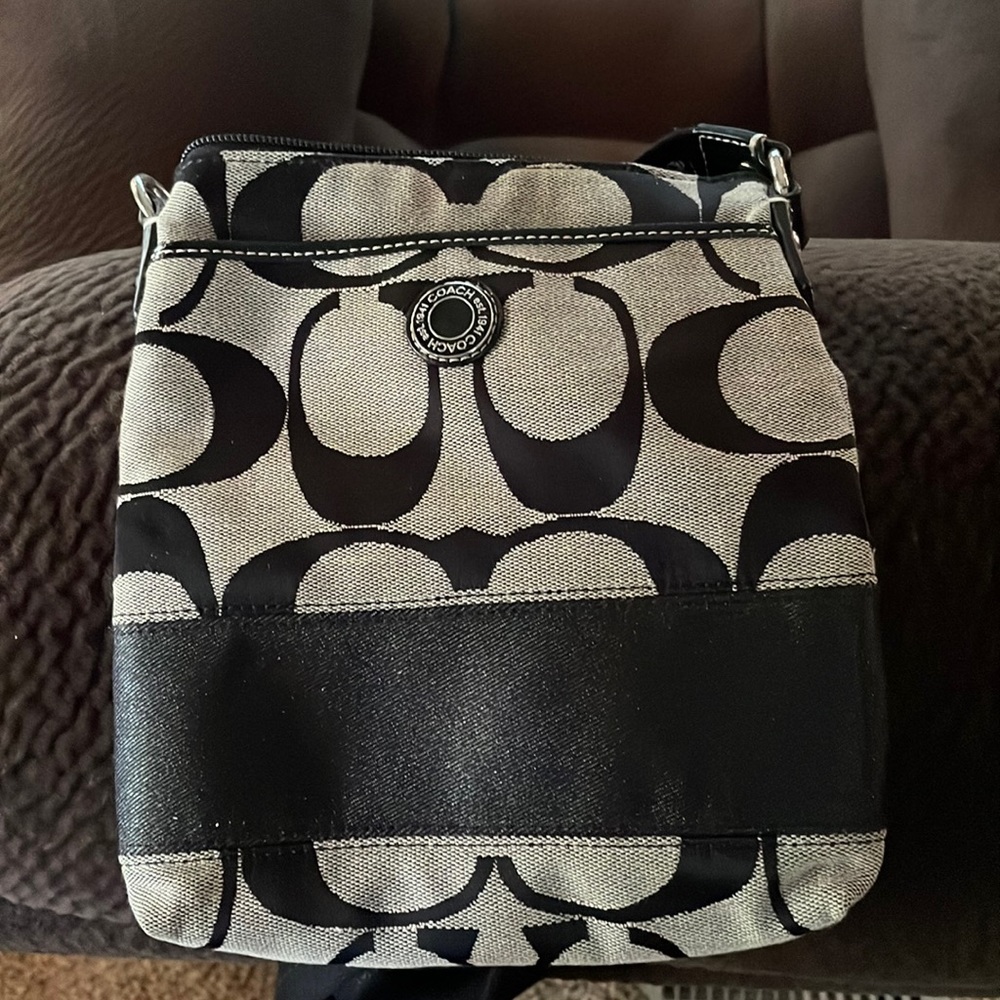 Coach cross body purse with adjustable strap